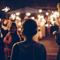 Wedding organizer bisa mewujudkan pernikahan impian kamu. (unsplash.com/@andozo)