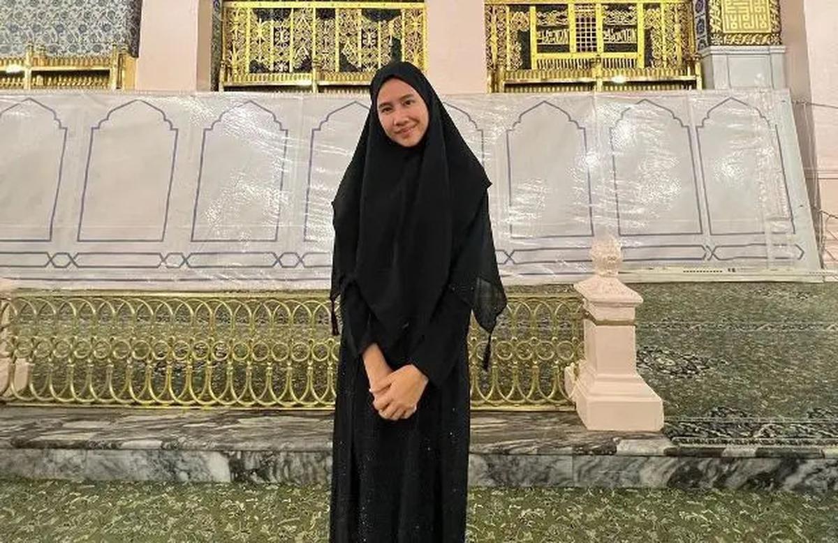 6 Artis yang Sering Dikira Non Muslim Pakai Hijab, Alyssa Daguise Bikin Pangling
