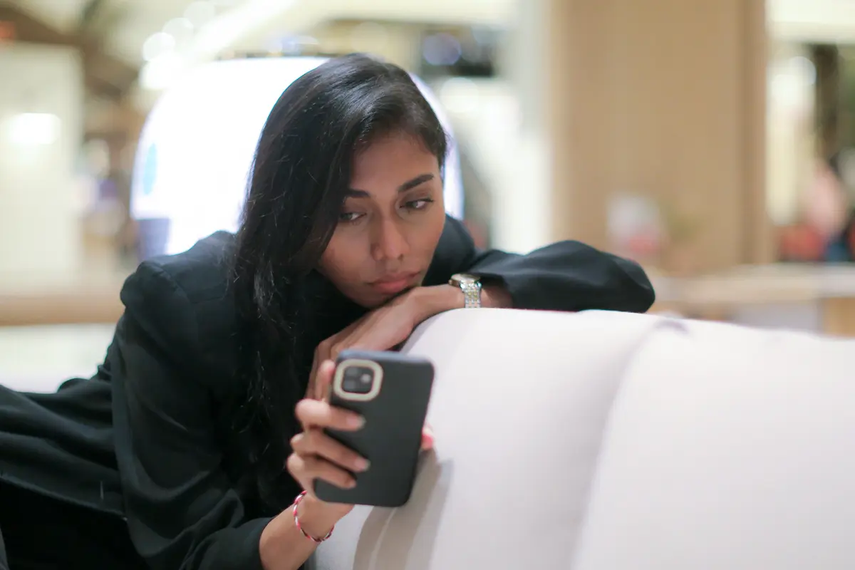 wanita januari sikap saat diabaikan