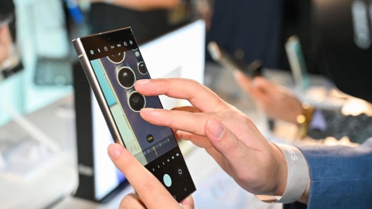<b>Samsung Galaxy S24</b>