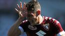 Pemain Torino, Andrea Belotti merayakan golnya saat melawan AS Roma pada lanjutan Serie A Italia di Stadion "Grande Torino" (Olimpico), Turin (25/9/2016). (AFP/Marco Bertorello)