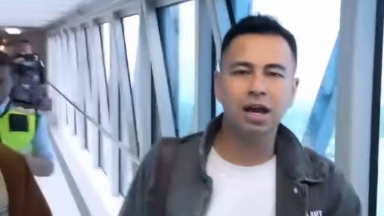 Namun Raffi menyebut jika 'Minus 1' yang dimaksud adalah dirinya. Sebab, Raffi bukanlah duda.