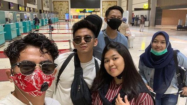 6 Potret Kedekatan Rizki D'ACademy dan Aryaningrat, Wanita yang Sempat Bikin Heboh