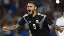 Mauro Icardi. Striker Argentina berusia 29 tahun yang sejak awal musim 2020/2021 berseragam PSG ini sejatinya memiliki 3 opsi untuk memperkuat timnas, yaitu Argentina, Italia dan Spanyol. Argentina merupakan tempat kelahirannya, sementara Italia merupakan garis keturunan keluarganya dan Spanyol merupakan tempat ia lama menetap. Ia sempat mendapat tawaran untuk bermain bersama Timnas Italia U-21 yang akhirnya ditolaknya. Pada 16 Oktober 2013 ia akhirnya melakukan debut bersama Timnas Argentina dan total mengoleksi 8 caps dengan torehan 1 gol dan 1 assist dan telah memutuskan pensiun dari timnas pada 2019. (AFP/Andres Larrovere)
