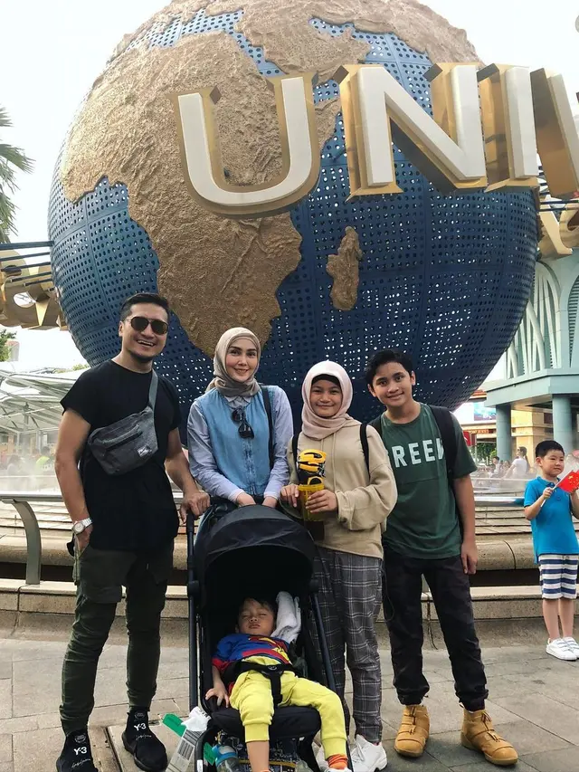 [Fimela] Arie Untung dan Fenita Arie