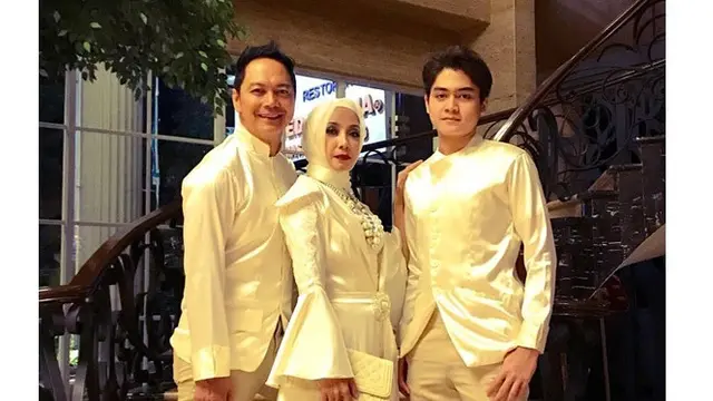Jarang Terekspos, Ini 6 Potret Anak Adipura Prabahaswara yang Makin Tampan