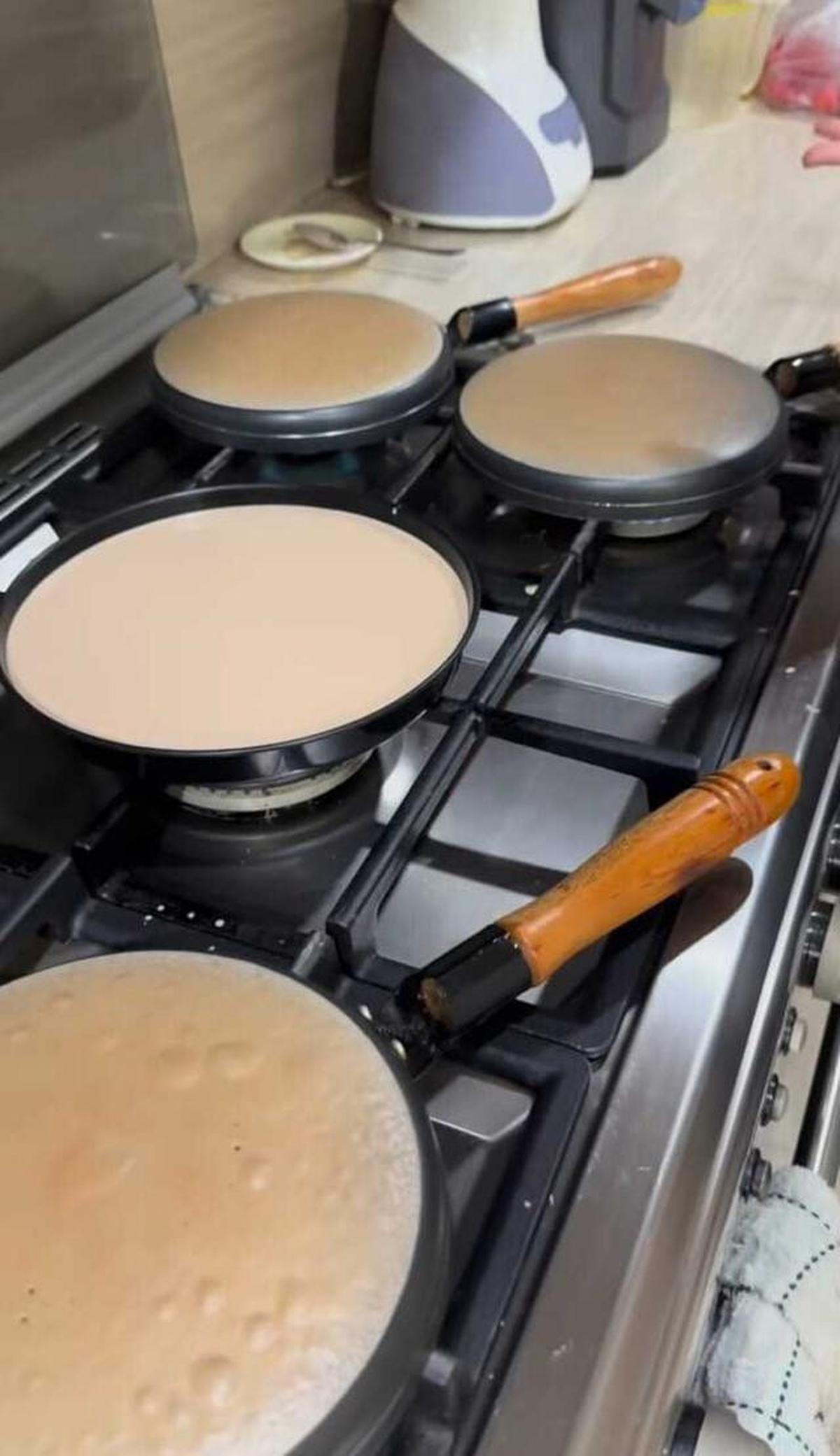 6 Potret Dapur Rumah Ibunda Lula Lahfah, Nyaman dan Efisien untuk Bisnis Risol