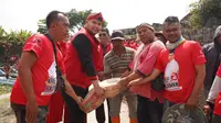 Caleg&nbsp;Muda PDI Perjuangan, Arief Rachman membangun akses jalan bagi warga dan para petani yang tinggal di Kampung Kubang, Desa Cimacan, Kecamatan Cipanas, Kabupaten Cianjur, Jawa Barat. (Foto: Istimewa).