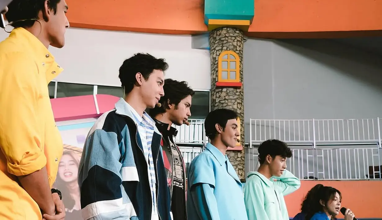 Asmara Gen Z Love Fest juga menyediakan berbagai merchandise eksklusif yang bisa didapatkan oleh para pengunjung. Merchandise ini menjadi kenang-kenangan berharga bagi para penggemar yang hadir. Acara ini berhasil menciptakan pengalaman yang tak terlupakan bagi para penggemar Asmara Gen Z karena penuh keseruan, interaksi, dan kenangan indah bersama idola mereka. (Liputan6.com/IG/@williamroberts08)