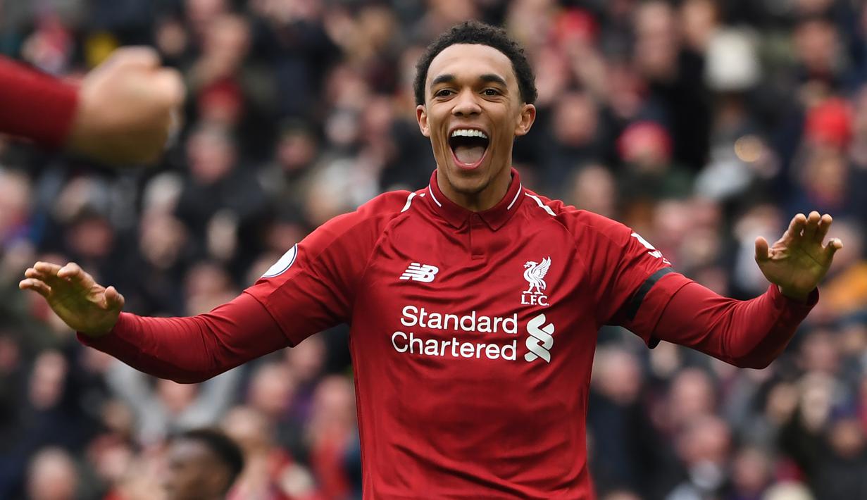 Trent Alexander-Arnold - Rekan setim Virgil van Dijk ini juga menampilkan performa apik di lini belakang Liverpool. Arnold tercatat memiliki rasio 65 persen kemenangan tackle di musim 2019/20 ini. (AFP/Paul Ellis)