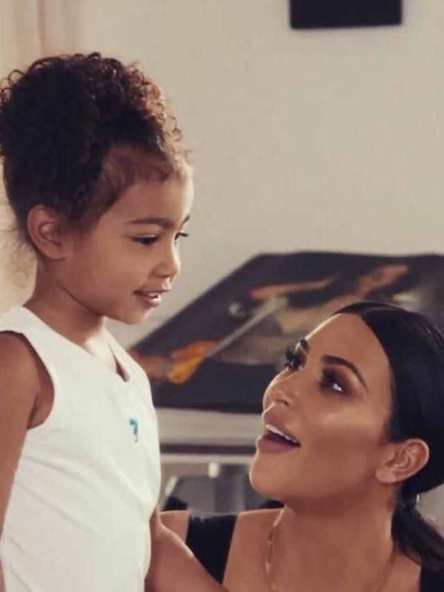 [Bintang] Kim Kardashian - North West