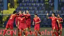 Gelandang Montenegro, Ilija Vukotic berselebrasi bersama rekan setimnya setelah mencetak gol ke gawang Belanda pada pertandingan grup G  kualifikasi Piala Dunia 2022 di stadion City di Podgorica, Montenegro, Minggu (14/11/2021). Belanda bermain imbang atas Montenegro 2-2. (AP Photo/Risto Bozovic)