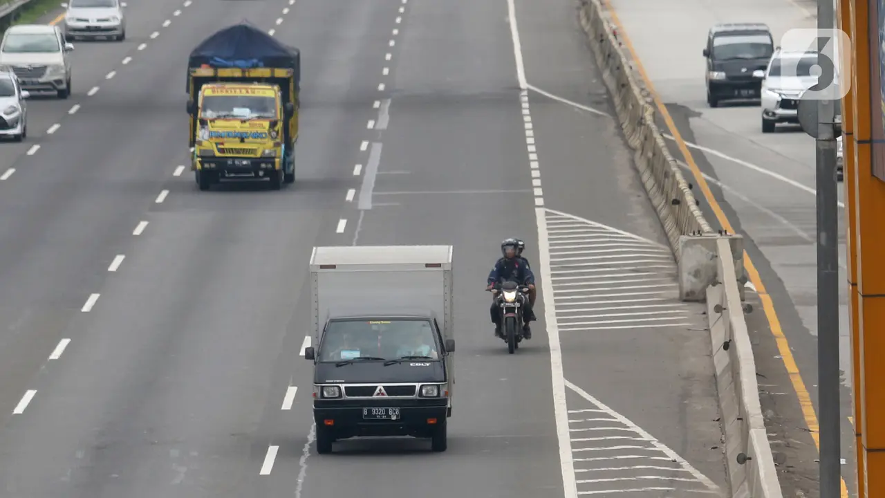 Hindari Banjir, Sepeda Motor Masuk Tol Karang Tengah