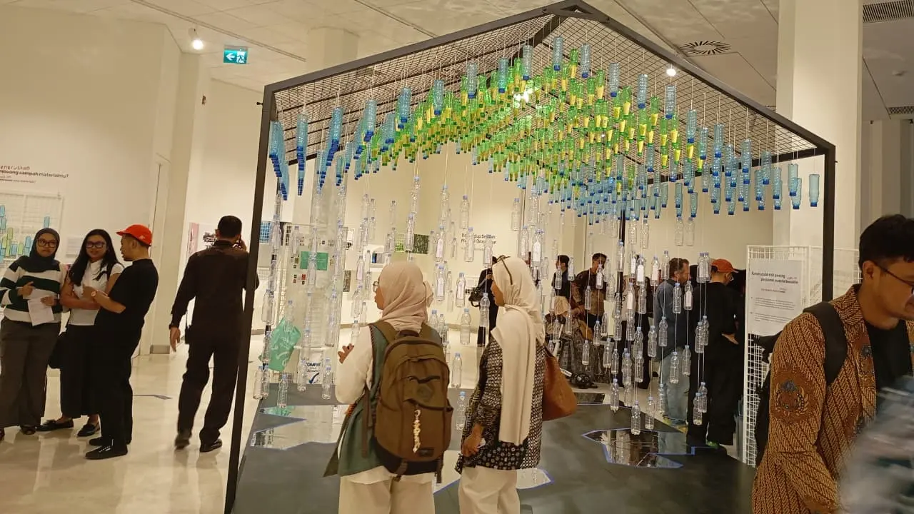 Pameran Bukan Tentang Sampah di Erasmus Huis, Jakarta Selatan, pada Kamis (05/02/2026)