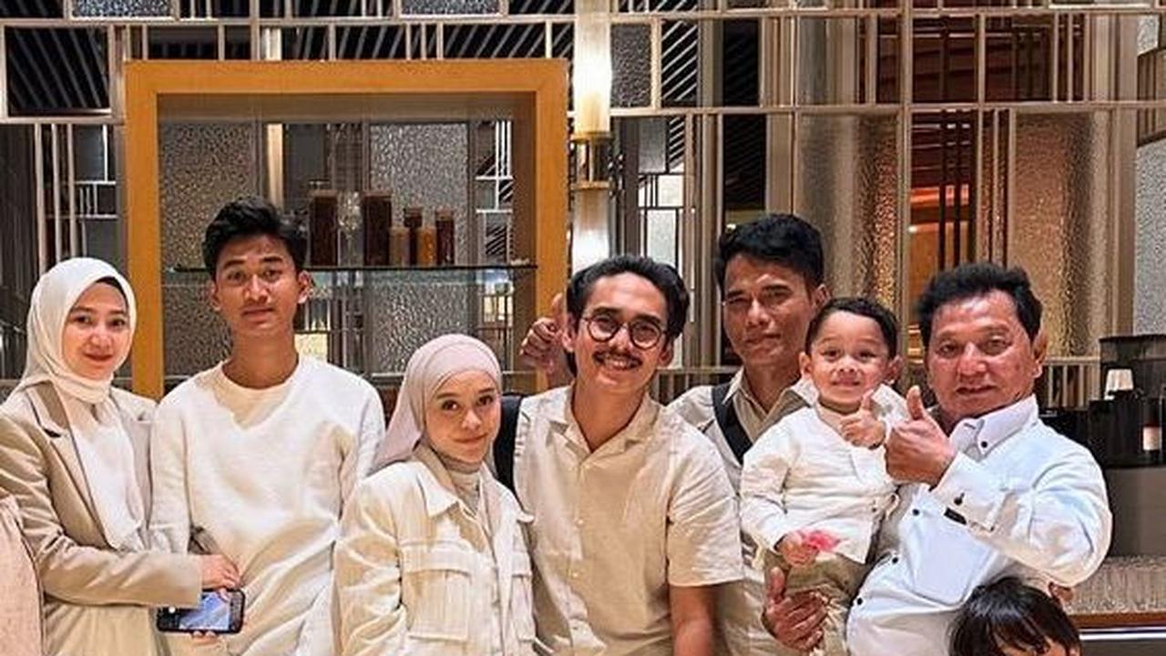 Momen Kebersamaan Dua Keluarga Besar