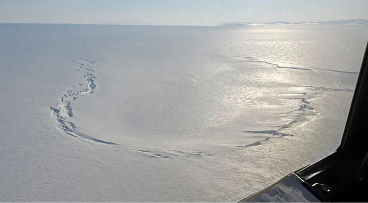 Foto udara yang diambil pada tanggal 26 April 2013 ini menunjukkan tampilan 'The Mitten' dari dekat.