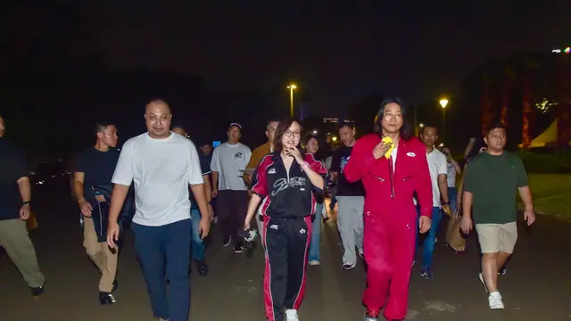 Gaya Sporty Wamen Ekraf Irene Umar Temani Bintang Fast and Furious Ngetrek di Jakarta
