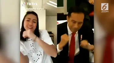 Goyang dayung menyebar di aplikasi Tik Tok dan menjadi yang populer. Banyak pengguna Tik Tok yang menirukan gaya Presiden Joko Widodo saat goyang dayung di pembukaan Asian Games 2018.