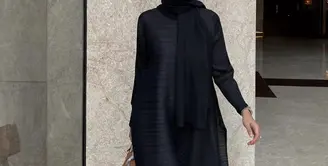 Paula Verhoeven tampil memukau dengan gaya makeup sederhana dan minimalis. [Foto: Instagram/ Paula Verhoeven]