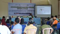 Diskominfo Kaltim melatih warga Kelurahan Waru, Kabupaten Penajam Paser Utara menggunakan SP4N-LAPOR! untuk mengadukan pelayanan publik yang tidak maksimal.