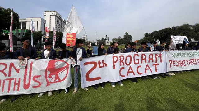 Demo di Tugu Tani, BEM UI Bawa Lima Tuntutan