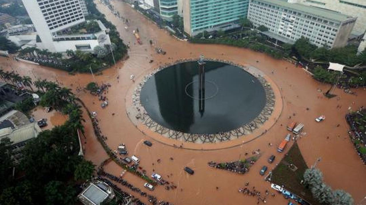 Jantung Kota Jakarta yang berubah menjadi 'sungai'