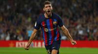 Bek Barcelona Sergi Roberto berselebrasi setelah mencetak gol kedua untuk timnya ke gawang Athletic Bilbao pada pekan ke-11 Liga Spanyol 2022/2023 di Camp Nou, Senin dini hari WIB (24/10/2022). Barcelona meraih kemenangan meyakinkan 4-0 atas Athletic Bilbao. (AP Photo/Joan Monfort)