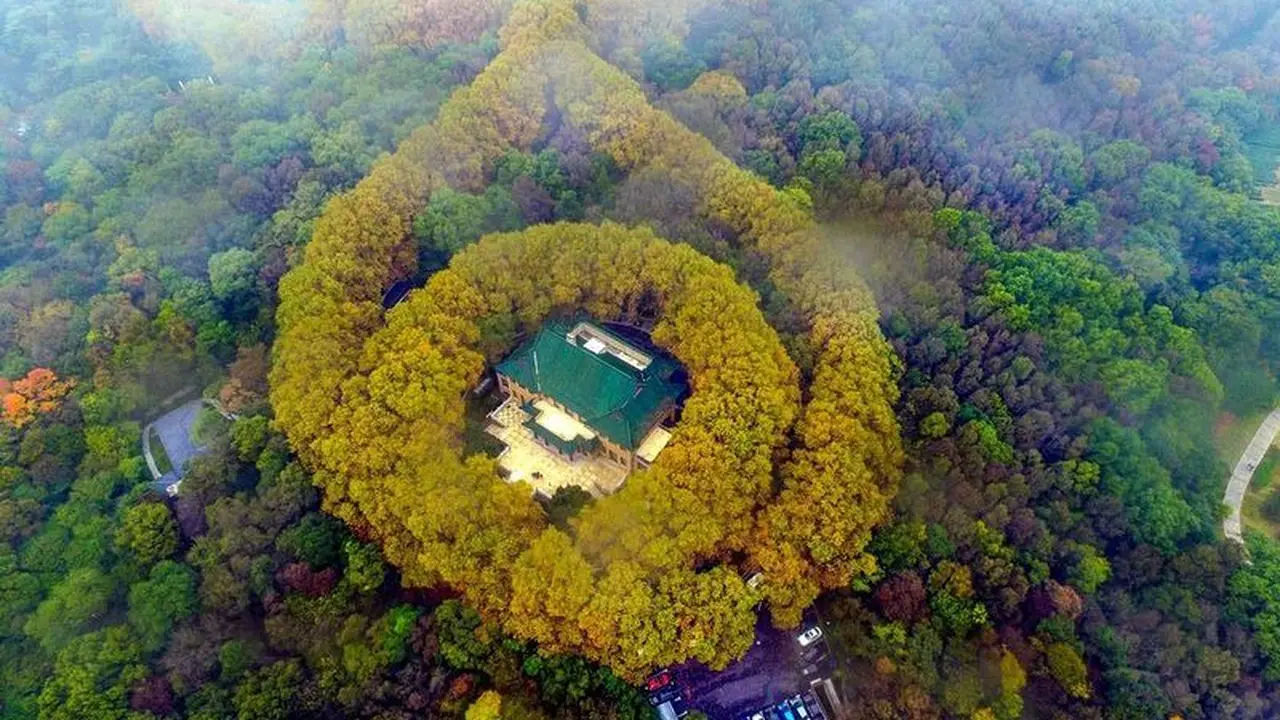 Mei-ling, Istana yang Tampak Seperti Kalung Raksasa