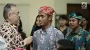 Deputi Pemberdayaan Pemuda Kemenpora Faisal Abdullah melakukan sesi tanya jawab dengan peserta Kirab Pemuda 2018 di Gedung PP-PON Cibubur, Jakarta, Kamis (30/8). Napak tilas ke 100 akan dimulai pada 5 September mendatang. (Merdeka.com/Iqbal S. Nugroho)