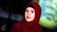 Cut Meyriska Mantap Berhijab?