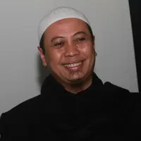 Opick dampingi Ratu Zy sebagai kolaborator di album religinya (Foto: Ruswanto/Bintang.com)