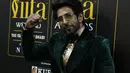 Aktor India Vishal Kotian tiba untuk menghadiri Penghargaan Akademi Film India Internasional (IIFA) ke-23 di Abu Dhabi pada Jumat, 26 Mei 2023. (AP Photo/Kamran Jebreili)