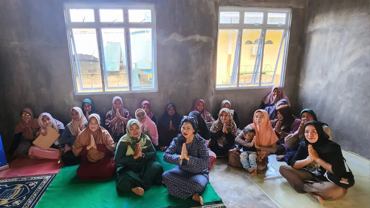 Nukila Evanty melakukan kunjungan ke Sembulang, pulau Rempang.