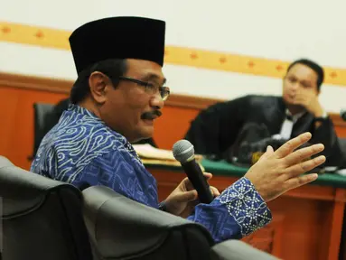 Cawagub DKI Jakarta, Djarot Saiful Hidayat memberikan kesaksian dalam sidang kasus pengadangan kampanyenya dengan terdakwa Naman Sanip di PN Jakarta Barat, Jumat (16/12). JPU menghadirkan 8 dari 13 saksi, termasuk Djarot. (Liputan6.com/Gempur M Surya)