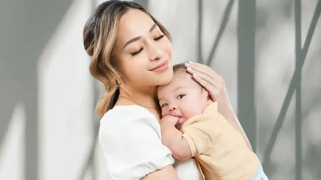 Nikita Willy dan Baby Issa. (Foto: Dok. Instagram @makuku.indonesia.official)
