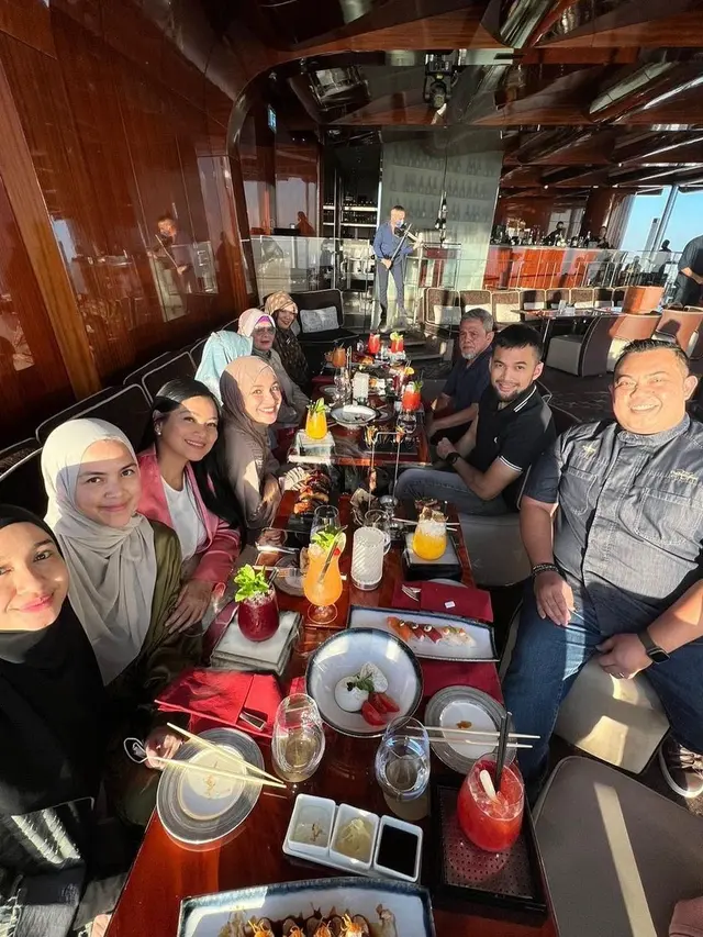 Titi Kamal, Laudya Cynthia Bella dan Shireen Sungkar bertemu saat liburan di Dubai (Foto: Instagram @titi_kamall)