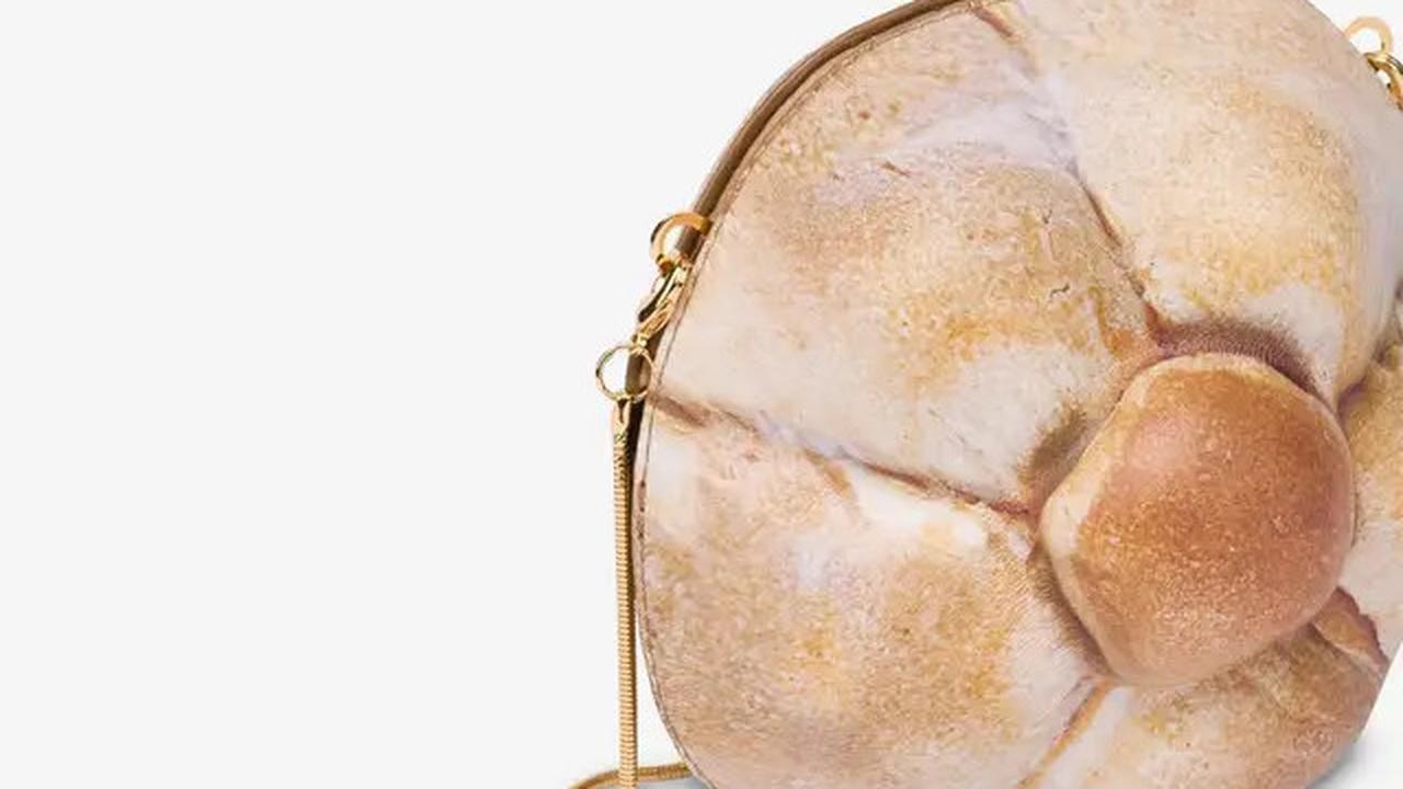 6 Potret Koleksi Tas Nyentrik Moschino, dari Tas Seledri Rp70 Juta hingga Tas Roti Baguette Rp18 Juta