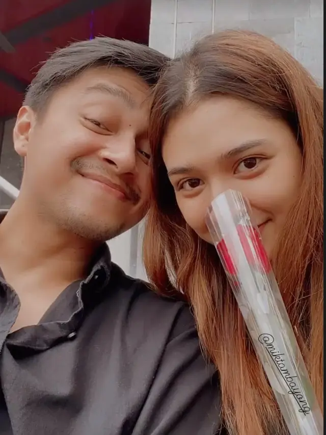 Mikha Tambayong dan Deva Mahenra. (Foto: Instagram @devamahenra)