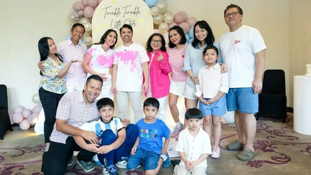 Potret Acha Sinaga Gelar Gender Reveal Anak Ketiga (credit: instagram/achasinaga)