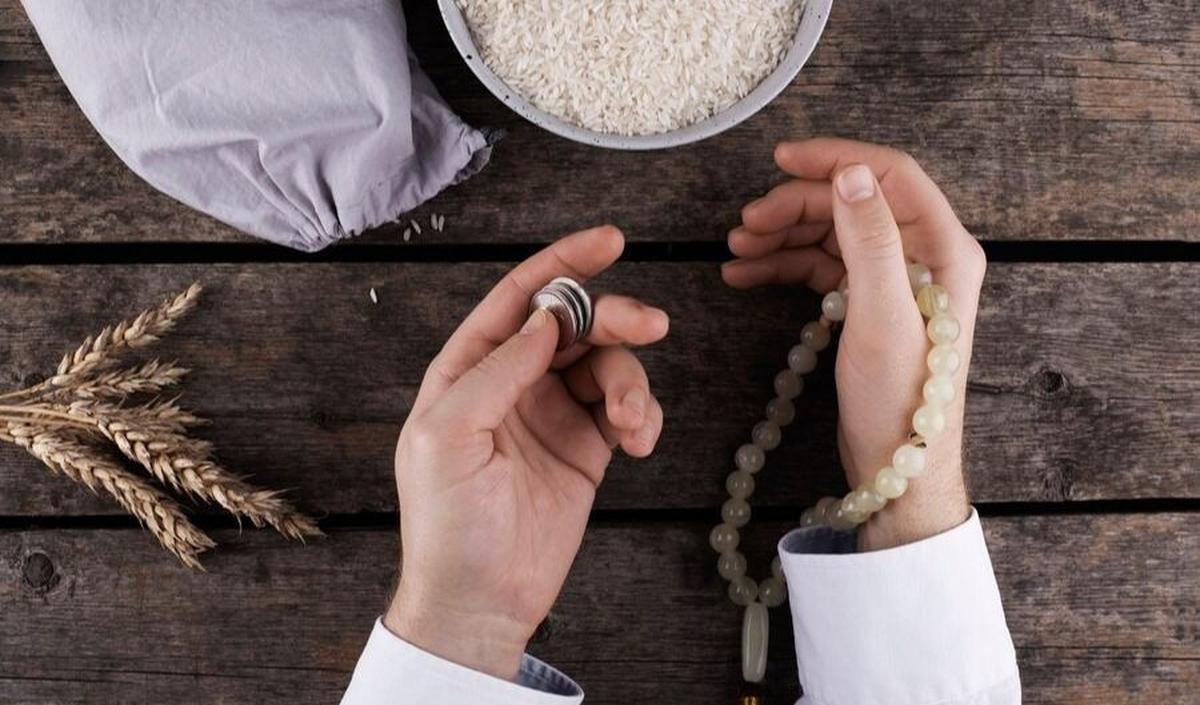 Di Indonesia, Badan Amil Zakat Nasional (BAZNAS) adalah lembaga yang menangani pengumpulan dan penyaluran zakat, termasuk zakat fitrah.
