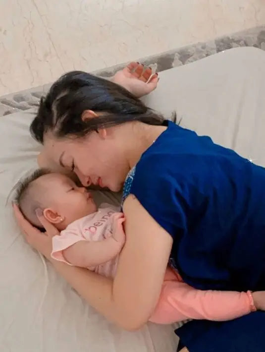 Ketika tidak ada job, Zaskia Gotik lebih memilih tampil sederhana yang apa adanya. (Foto: instagram.com/zaskia_gotix)