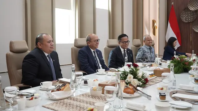 Tiga mantan Perdana Menteri Thailand bertemu dengan pimpinan Danantara (Foto: Danantara)