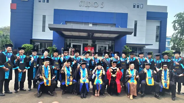 Wisuda IMDE