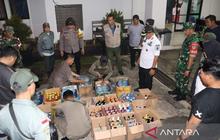 Pemkab Bogor Sita 500 Botol Miras dalam Razia Jelang Lebaran di Cibinong