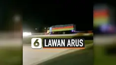 TRUK NEKAT LAWAN ARUS DI JALAN TOL