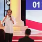 Calon presiden nomor urut 01 Joko Widodo atau Jokowi memberi paparannya dalam debat kedua Pilpres 2019 di Hotel Sultan, Jakarta, Minggu (17/2). Dalam debat kedua ini tidak ada kisi-kisi. (Liputan6.com/Faizal Fanani)