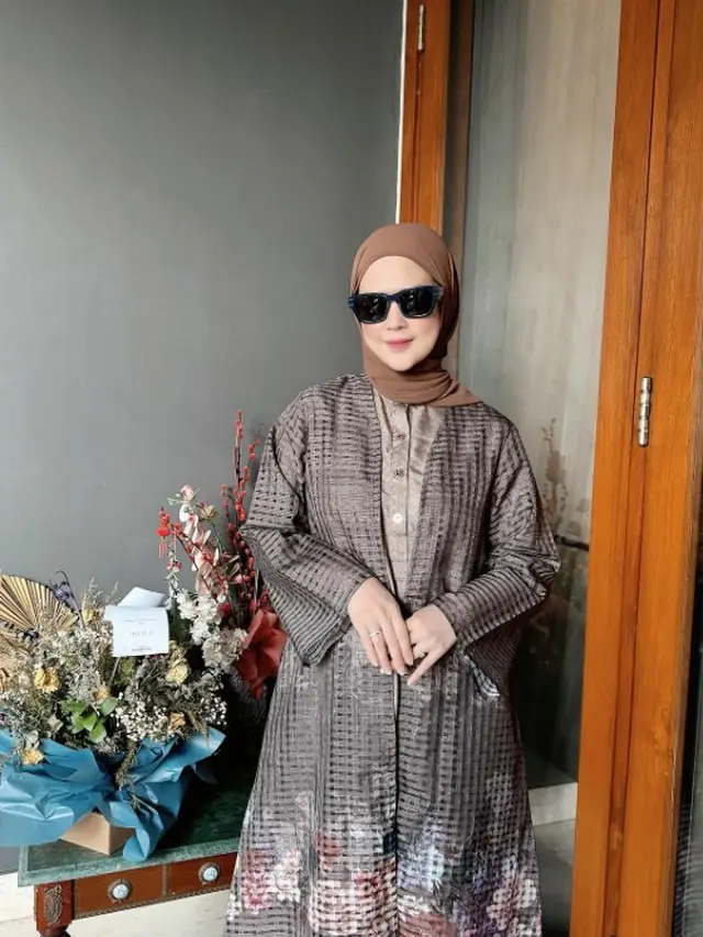 Gaya Artis Wanita Kenakan Gamis saat Rayakan Idul Adha 2025