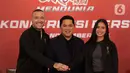 <p>Ketua Umum PSSI, Erick Thohir (tengah) bersama pesepakbola Belgia keturunan Indonesia, Radja Nainggolan (kiri) dan Sabreena Dressler usai menggelar pertemuan dengan pewarta di Jakarta, Rabu (8/11/2023). (Liputan6.com/Helmi Fithriansyah)</p>