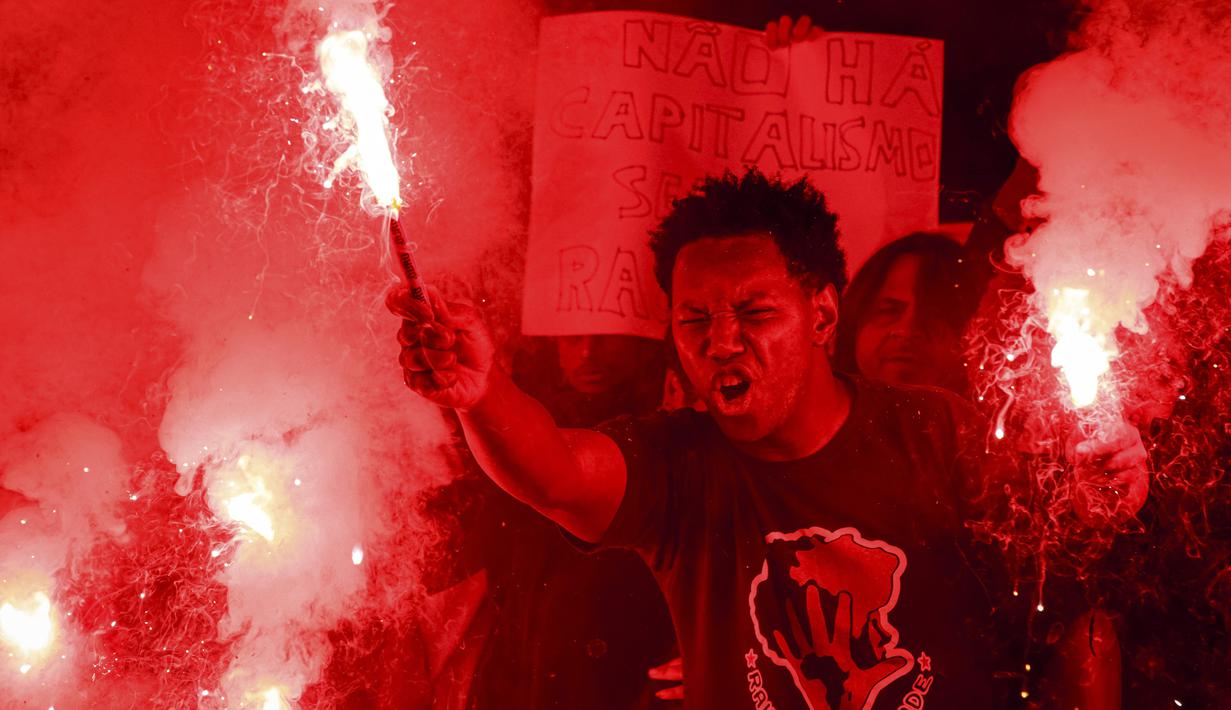 Menyusul insiden di Valencia itu, Vinicius menyuarakan kritiknya kepada La Liga dan menimbulkan perhatian serta dukungan dari berbagai belahan dunia dalam perang melawan rasisme di olahraga. (AP Photo/Tuane Fernandes)