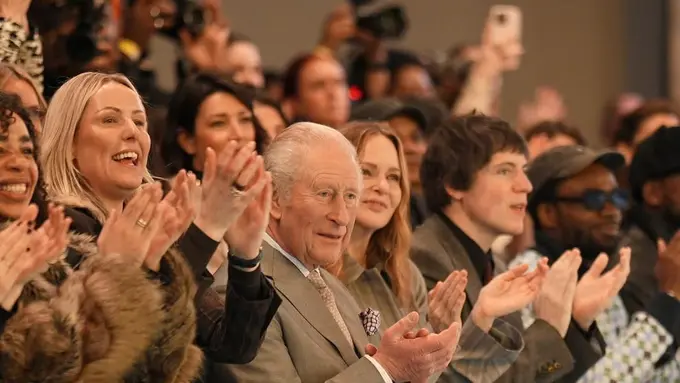 Tampilan Formal Raja Charles III Buka London Fashion Week Setelah Adiknya Andrew Ditangkap Akibat Pelanggaran Jabatan Publik